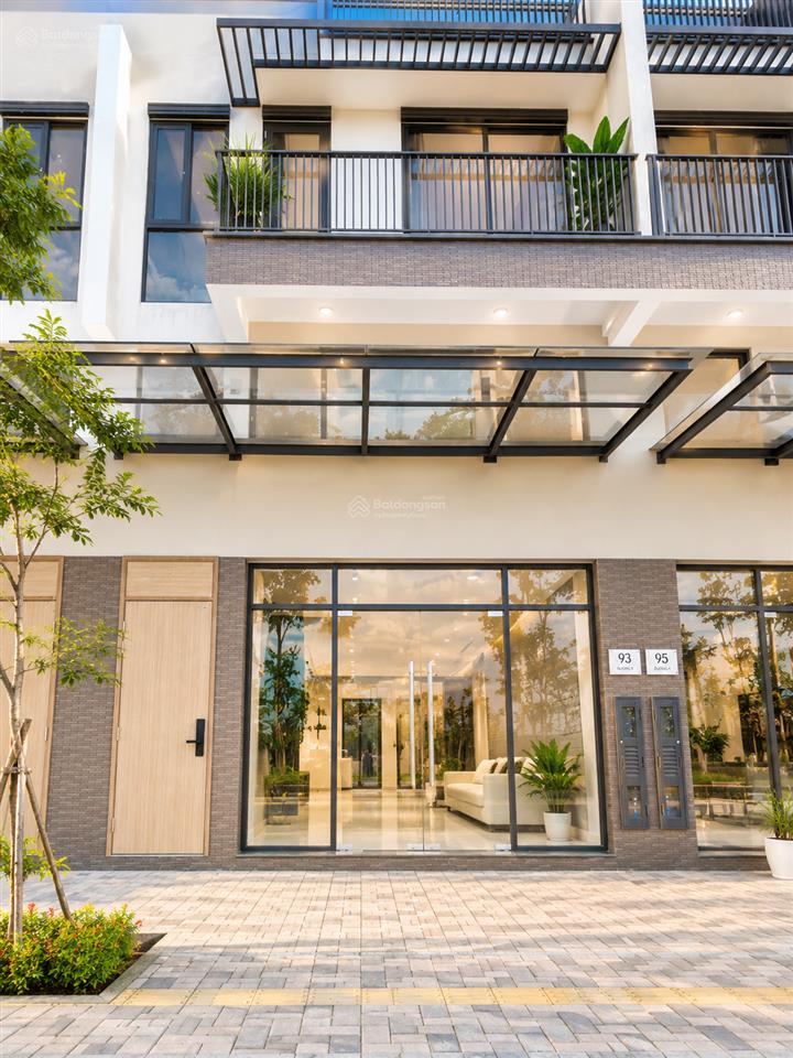 Bán shophouse trục 16m waterpoint chỉ 5,7 tỷ full chi phí  đối diện chung cư solaria rise