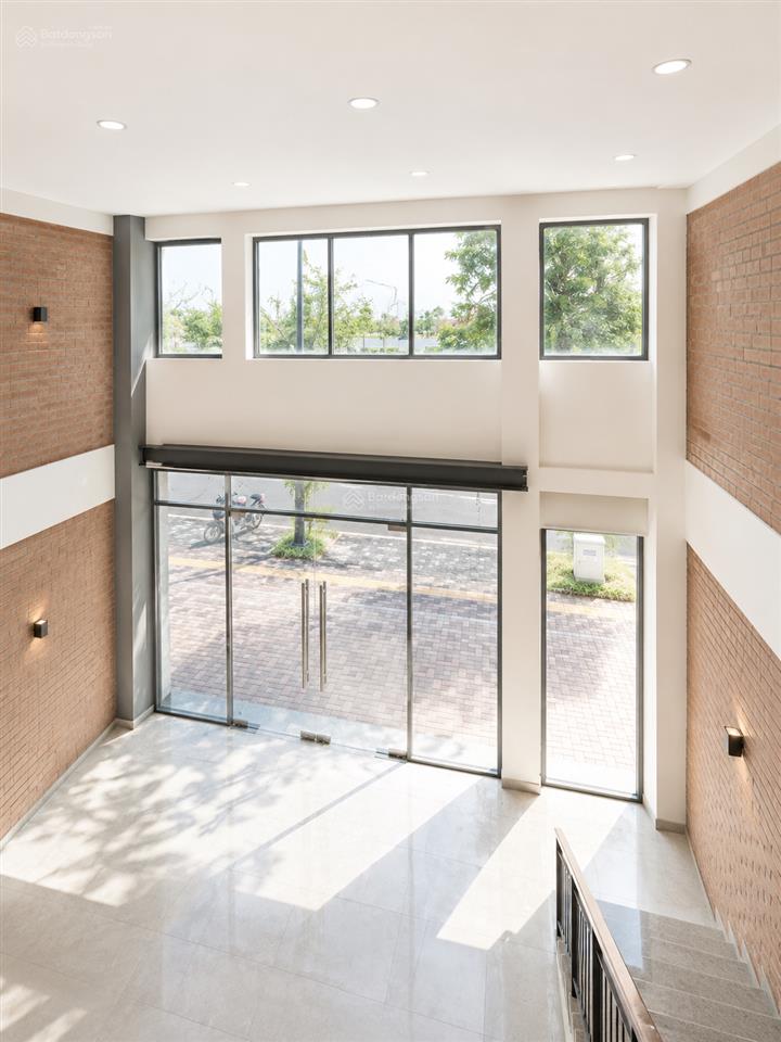 Bán shophouse trục 16m waterpoint chỉ 5,7 tỷ full chi phí  đối diện chung cư solaria rise