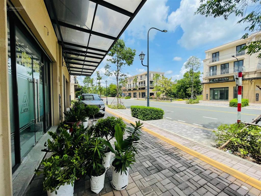 Chỉ 6,3 tỷ full hết sổ hồng sẵn, bán shophouse tân cổ điển 2 mặt tiền trục 22m aquaria