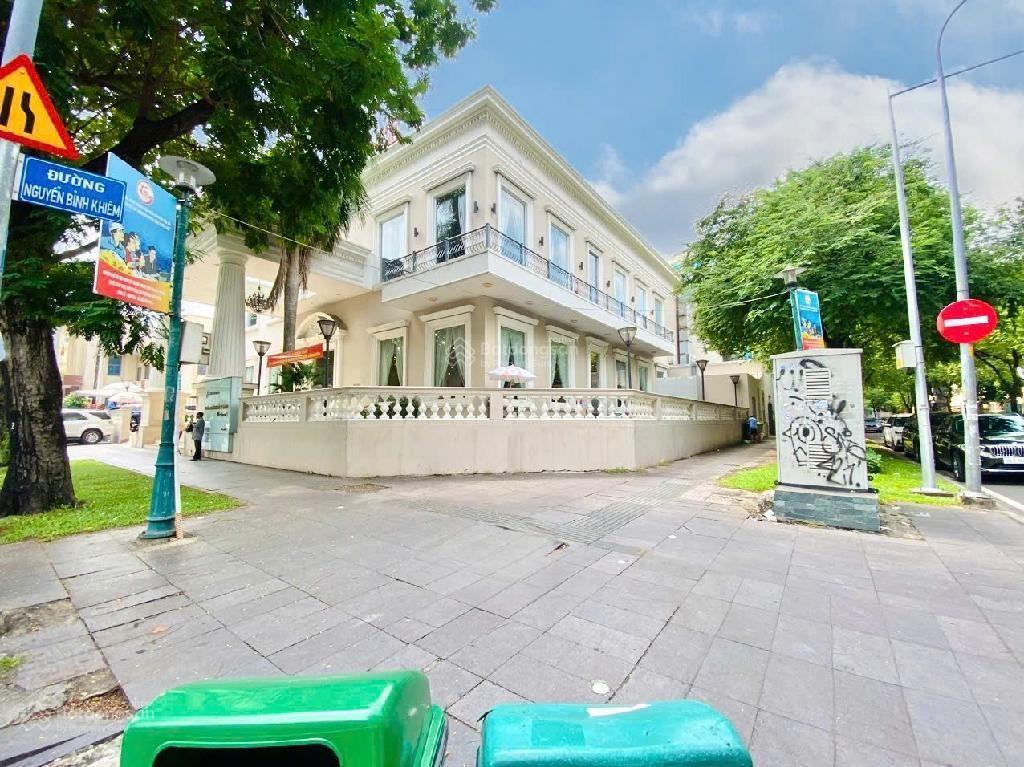 Nguyễn bỉnh khiêm q1, dt 38m2, 3 tầng, 2pn, 3wc, pk, bếp và sân thượng tại đường giá rất hợp lý
