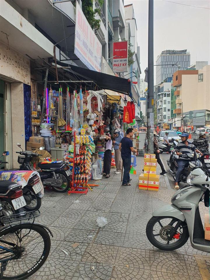 Đinh tiên hoàng, 8 tỷ, 59m2, 4m x 15m, 2pn + 2wc nhà cũ sửa qua là ở hoặc xây mới làm chdv, đầu tư