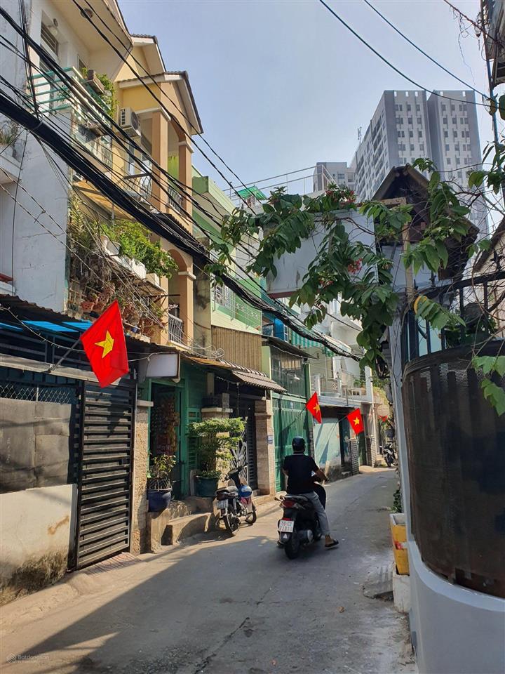 Huỳnh tấn phát, 8,8 tỷ, dt.104m2, 7pn, 7wc, 4 tầng , hẻm xe hơi, cách mặt tiền huỳnh tấn phát 50m