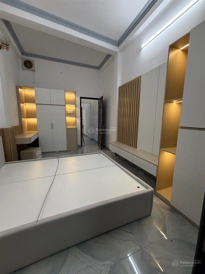 Bán nhà nguyễn trãi q5, xe hơi ngủ nhà, giá 9,9 tỷ, 42 m2, 3pn, 3wc, gấp bán.