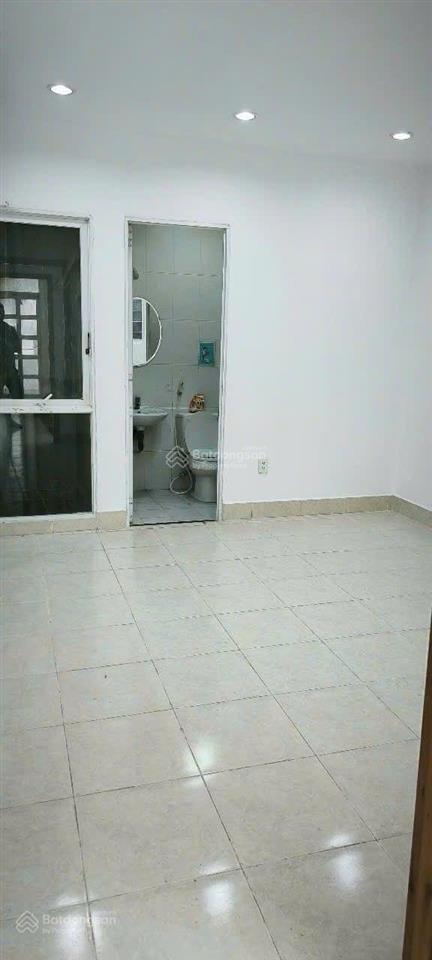Bán nhà 45m2, 9,6 tỷ, 8pn, 8wc tại phan văn trị, hẻm xe hơi vô nhà p.1, q.5, hcm