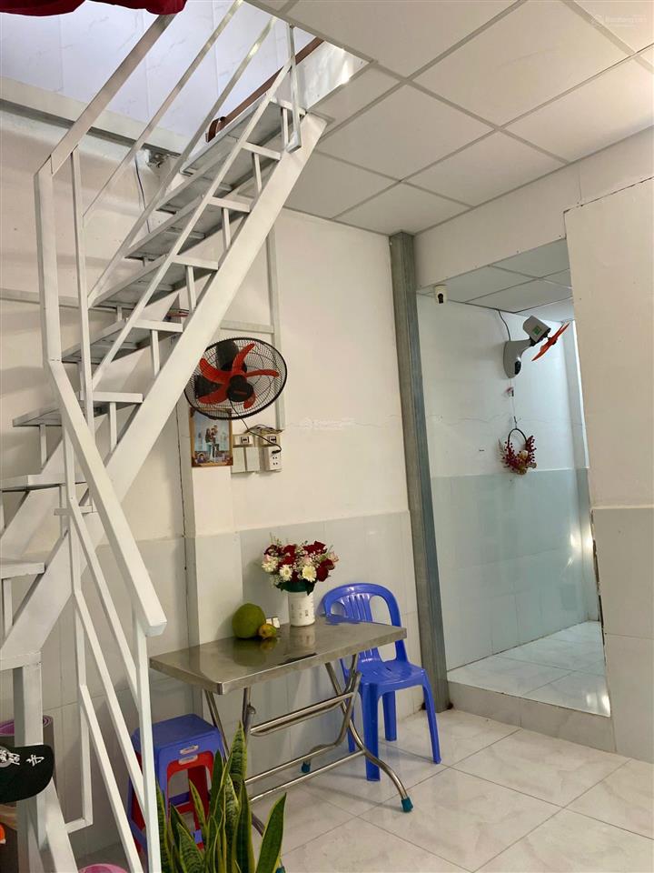 Nhà riêng với diện tích 40m2 (diện tích sử dụng 80m2, 1 trệt 1 gác suốt), 2pn, 1wc, hướng đông bắc