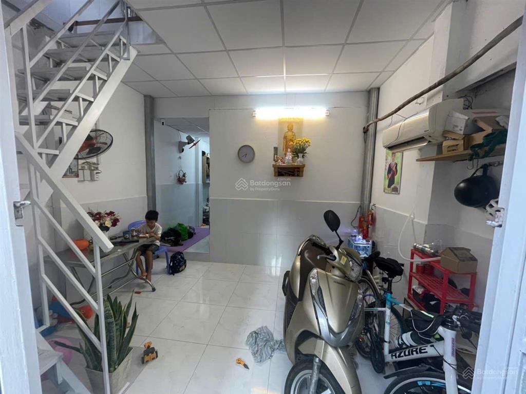Nhà riêng với diện tích 40m2 (diện tích sử dụng 80m2, 1 trệt 1 gác suốt), 2pn, 1wc, hướng đông bắc