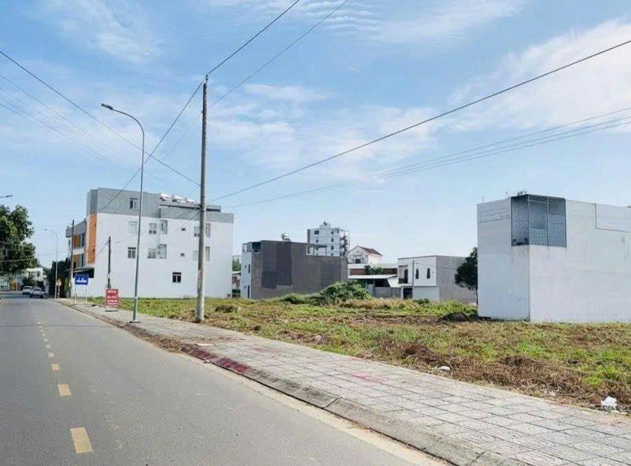 Cần bán gấp lô đất thổ cư ngay mặt tiền đường Hồ Tri Tân - Bà Rịa Vũng Tàu