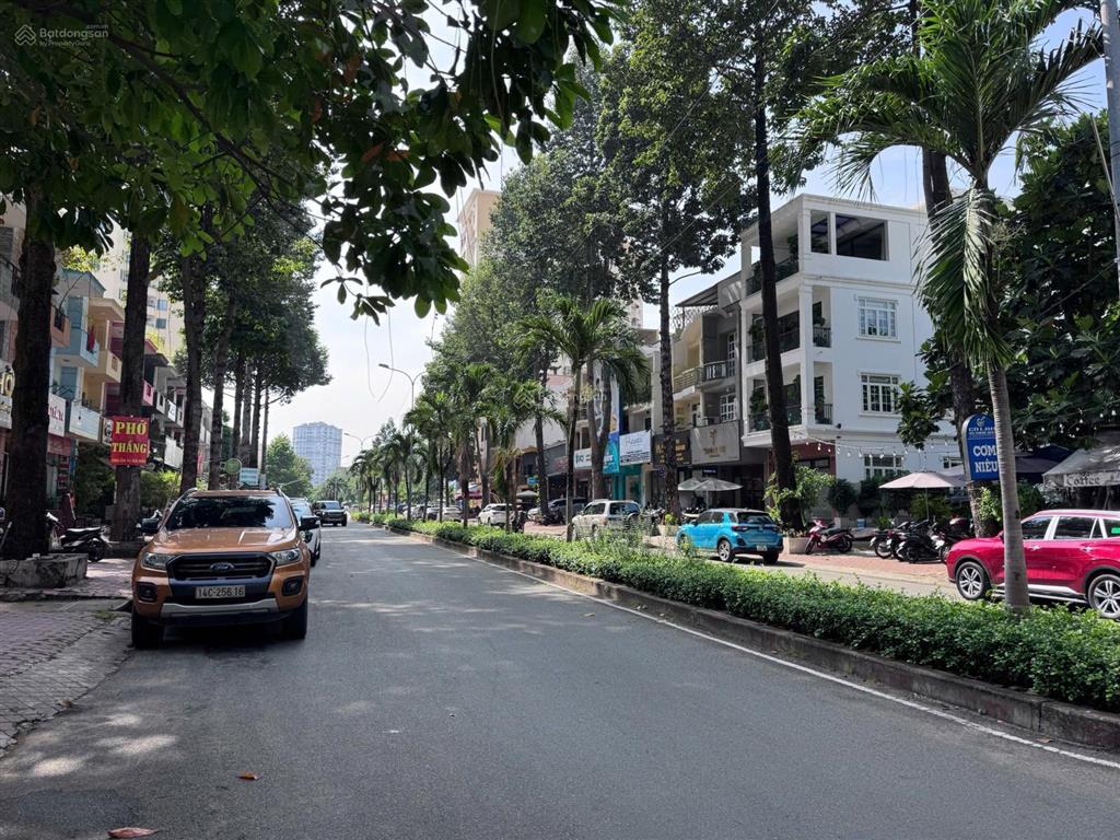 Bán nhà đường nqđức dt 5x20m cn 100m2 1 trệch 2 lầu ! đường to vĩa hè rộng dễ kinh doanh . 34ty .