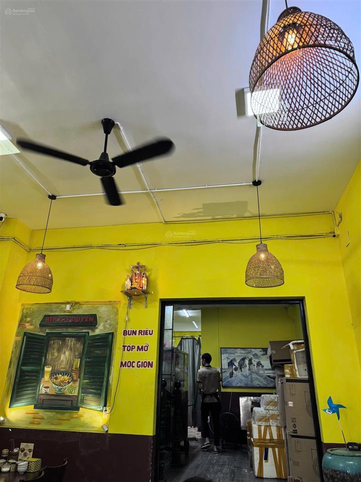 Bán nhà đường nqđức dt 5x20m cn 100m2 1 trệch 2 lầu ! đường to vĩa hè rộng dễ kinh doanh . 34ty .