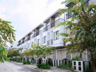 Bán nhà phố the light city  100m2, hướng đông nam thoáng mát
