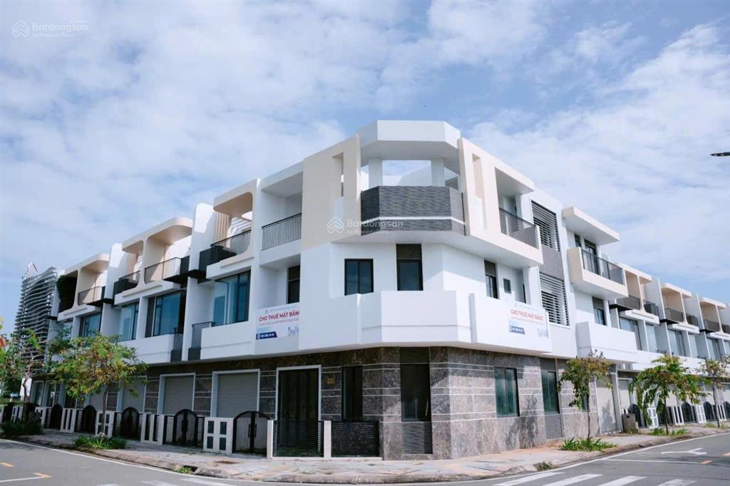 Bán nhà phố the light city  100m2, hướng đông nam thoáng mát