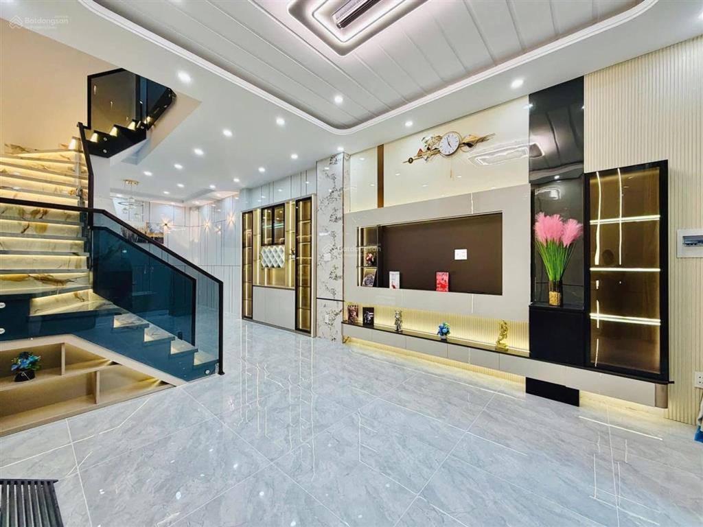 Nhà trung tâm  dễ ở, dễ cho thuê  67m2, xây 3 tầng, hẻm 6m  đường nơ trang long, p13, bình thạnh