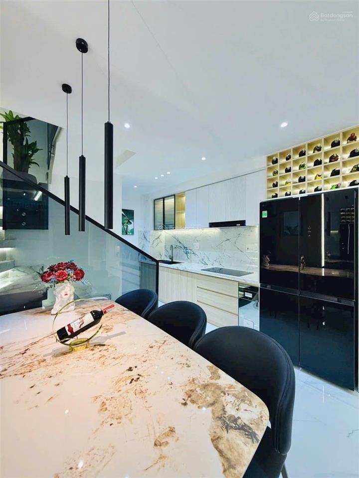 Căn nhà đáng mua để an cư  47m2, xây 5 tầng, hẻm 6m, sổ hồng riêng  hoàn công