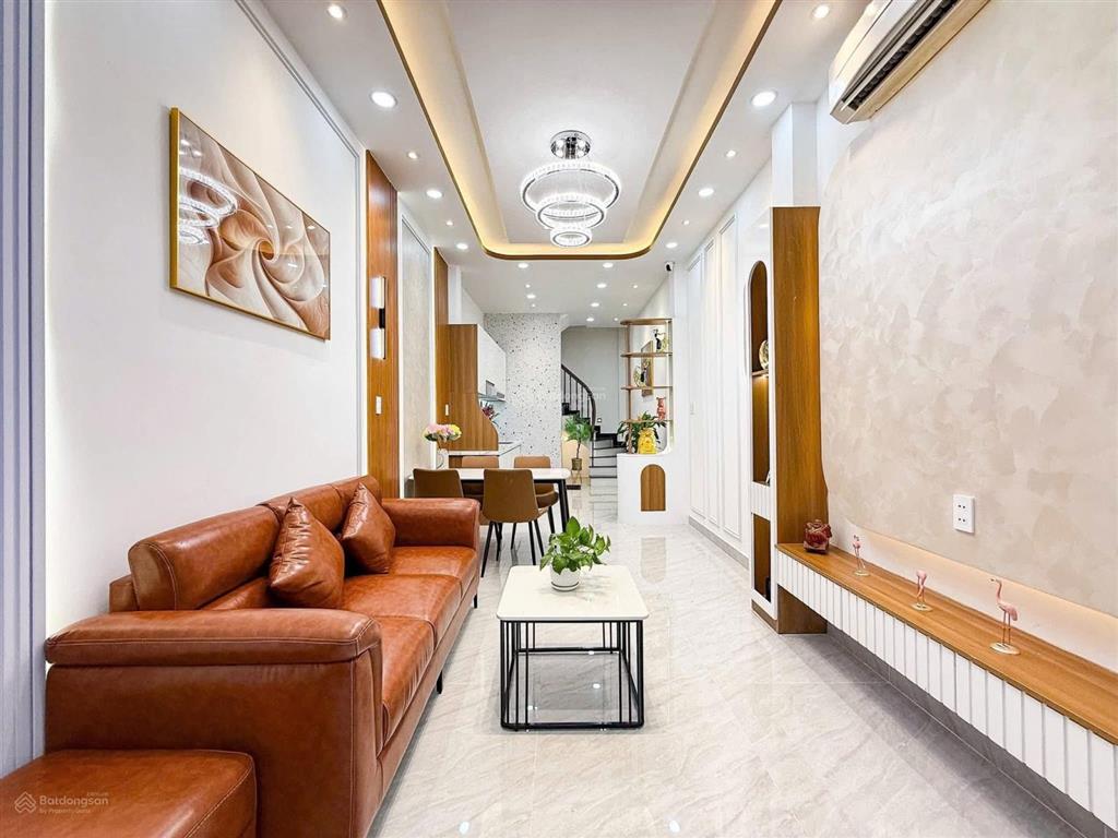 Cực hiếm nhà 49m2 đường hoàng việt, p4, tân bình. xây 3 tầng, sổ riêng, hoàn công