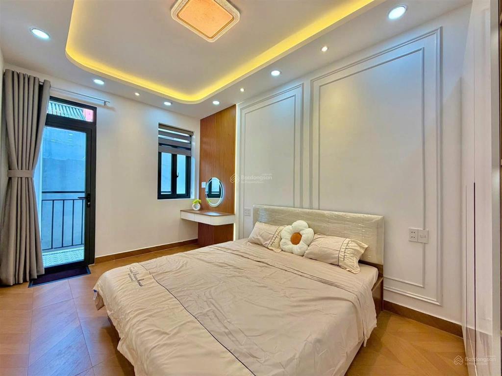 Cực hiếm nhà 49m2 đường hoàng việt, p4, tân bình. xây 3 tầng, sổ riêng, hoàn công