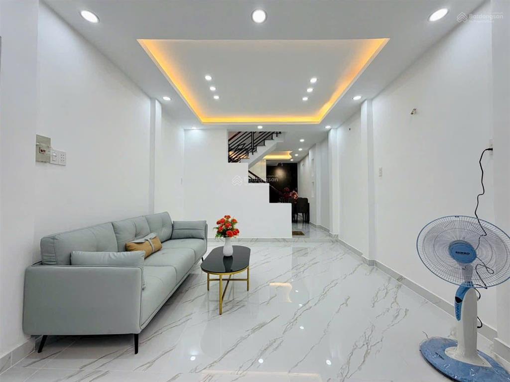 Cực hiếm nhà 43m2 đường phạm văn đồng, p11, bình thạnh. sổ hồng riêng, hẻm 5m, giá 2 tỷ 730