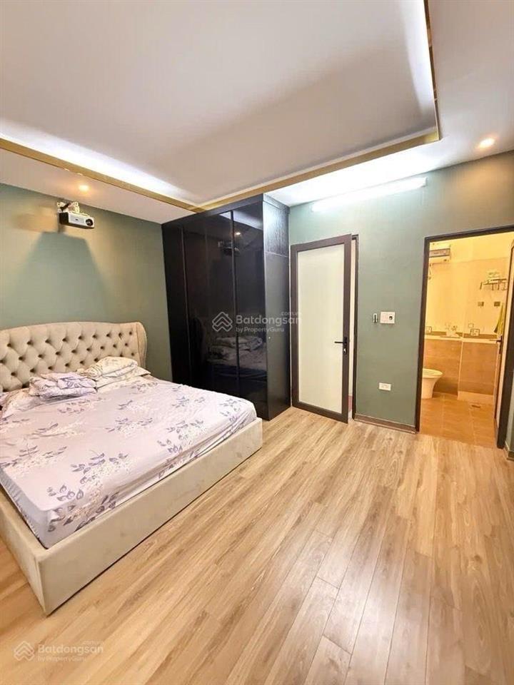 Bán nhà riêng nam dư 30/50m2 xây 5 tầng chắc chắn, ô tô đỗ cổng, cách mặt phố chỉ khoảng 20m