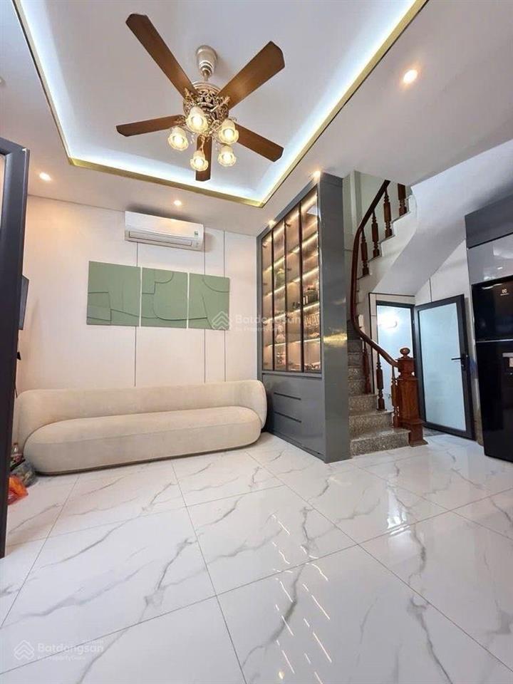 Bán nhà riêng nam dư 30/50m2 xây 5 tầng chắc chắn, ô tô đỗ cổng, cách mặt phố chỉ khoảng 20m