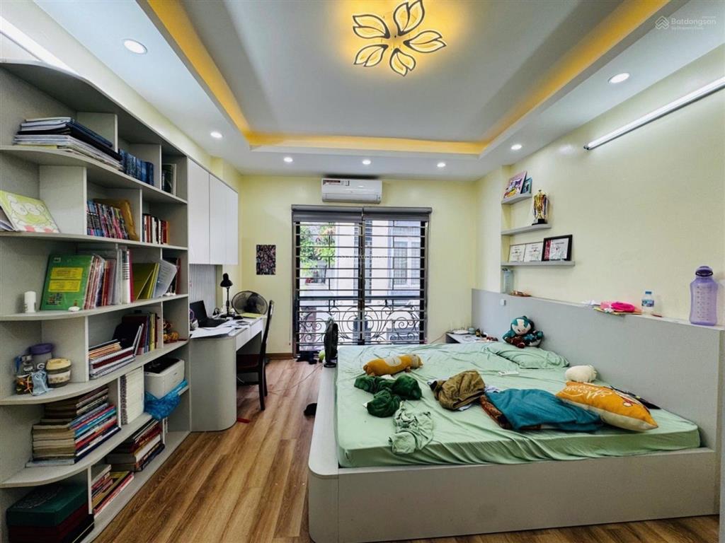 Lĩnh nam, hoàng mai nhà dân xây lô góc 2 thoáng gần ô tô tránh