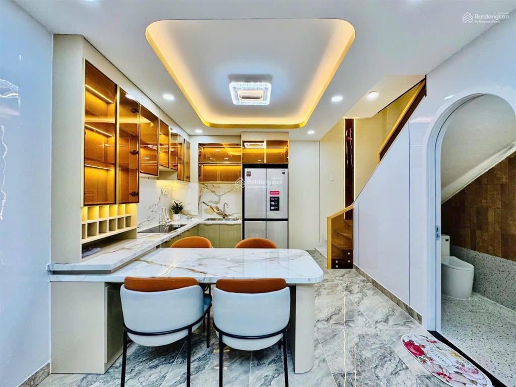 Nhà hẻm 1/ đường ngô quyền, p.8, q.10  dt 56m2  4pn 4wc  shr giá 4 tỷ 100tr còn tl chính chủ