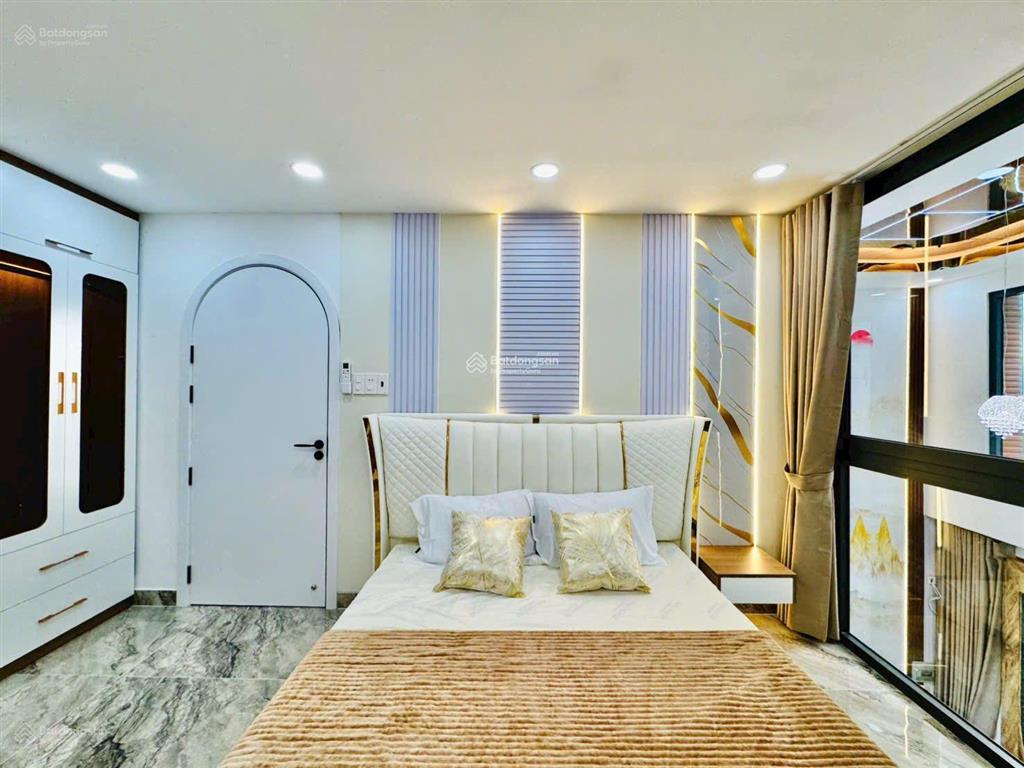 Nhà hẻm 1/ đường ngô quyền, p.8, q.10  dt 56m2  4pn 4wc  shr giá 4 tỷ 100tr còn tl chính chủ