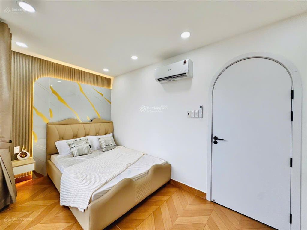 Nhà hẻm 1/ đường ngô quyền, p.8, q.10  dt 56m2  4pn 4wc  shr giá 4 tỷ 100tr còn tl chính chủ