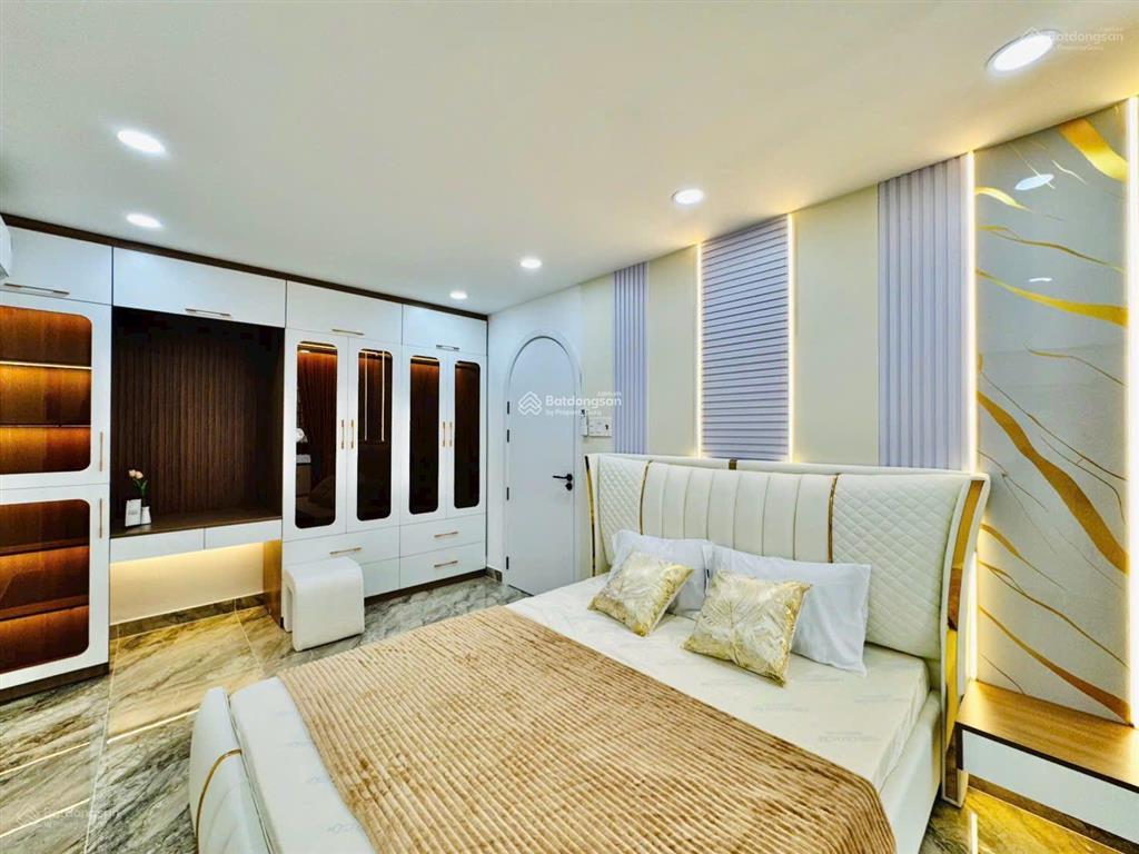 Nhà hẻm 1/ đường ngô quyền, p.8, q.10  dt 56m2  4pn 4wc  shr giá 4 tỷ 100tr còn tl chính chủ