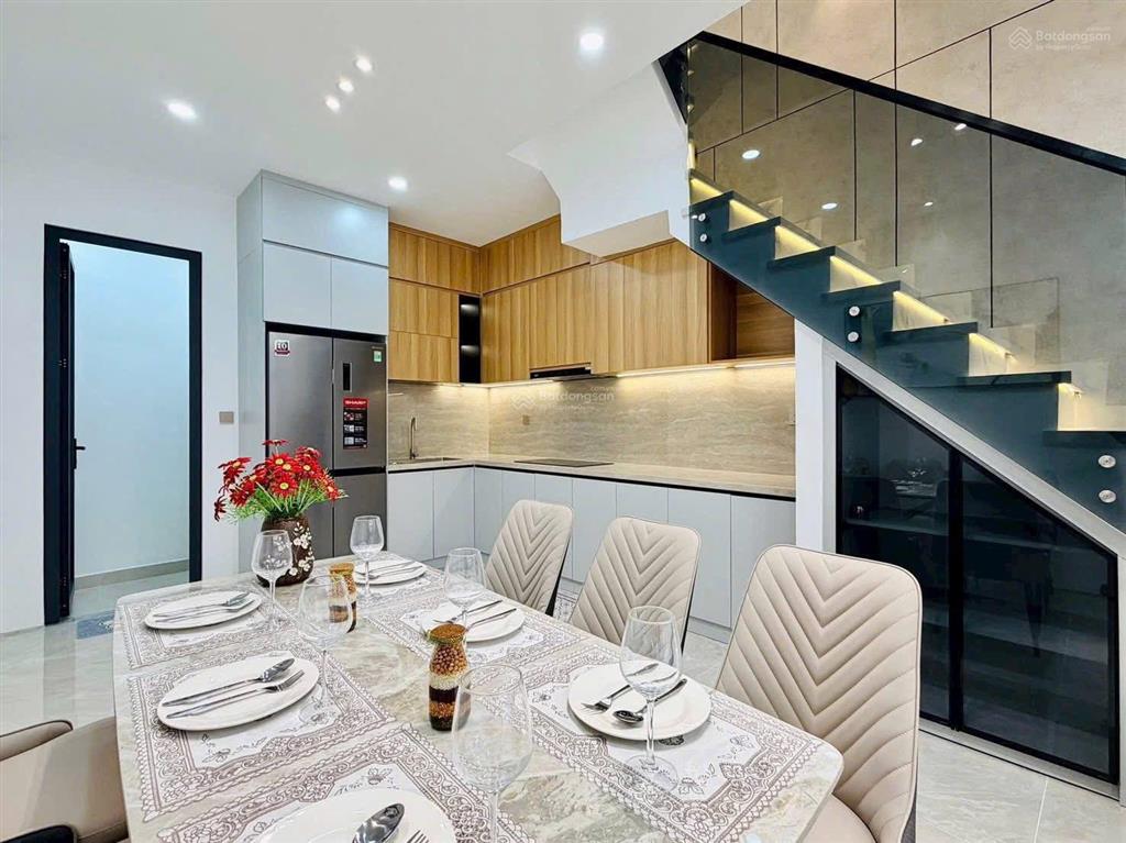 Bán nhà hẻm xe hơi nguyễn xí, p26, q. bình thạnh dt 59m2, giá 2tỷ100tr. sổ sẵn