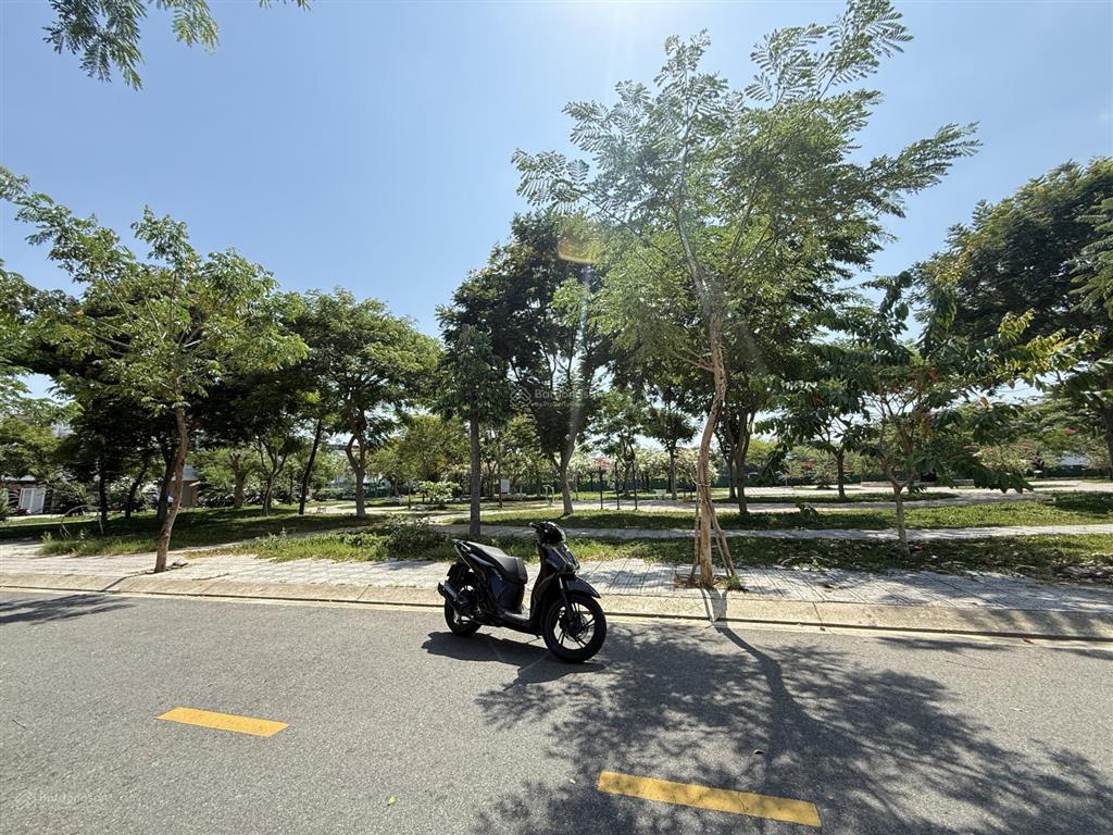 Đối diện công viên  vị trí đã có sổ tổng  hà quang 1
