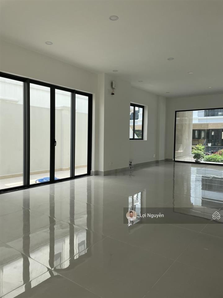 Cho thuê mặt bằng tầng trệt 5x20m  kđt vạn phúc, có hầm xe, giá chỉ 10 triệu