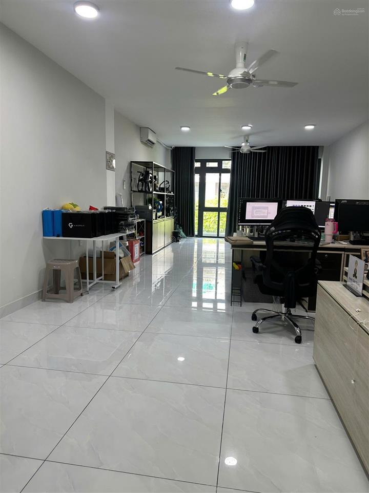 Nhà phố hoàn thiện đẹp dt 5x20m gần hồ bơi vạn phúc, 1 hầm 4 tầng, full máy lạnh, giá 35tr/tháng