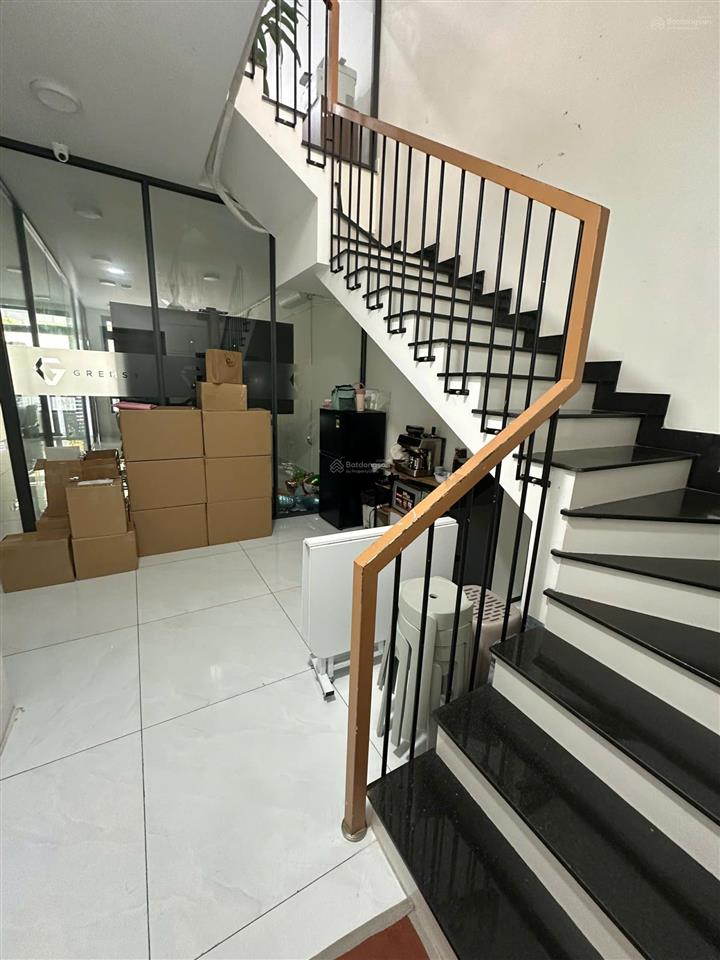 Nhà phố hoàn thiện đẹp dt 5x20m gần hồ bơi vạn phúc, 1 hầm 4 tầng, full máy lạnh, giá 35tr/tháng