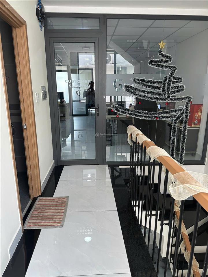 Nhà phố hoàn thiện đẹp dt 5x20m gần hồ bơi vạn phúc, 1 hầm 4 tầng, full máy lạnh, giá 35tr/tháng