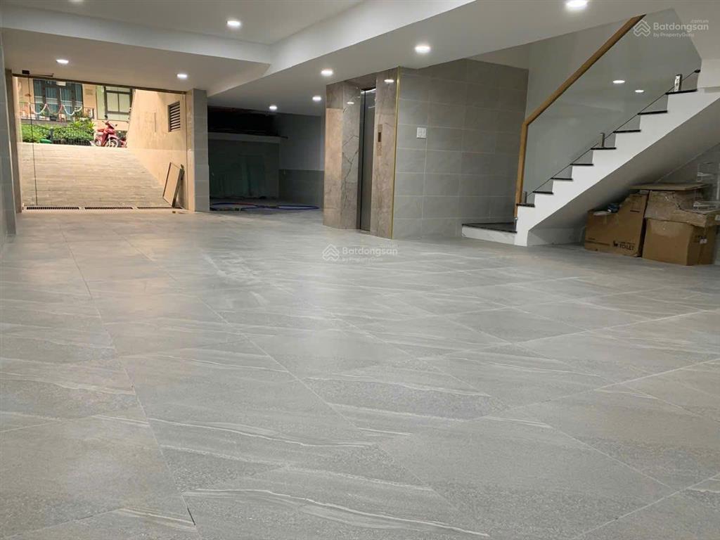 Văn phòng 7x21m vạn phúc city mới đẹp, sẵn vách kính, máy lạnh, hầm để xe. giá tốt chỉ 13tr/th