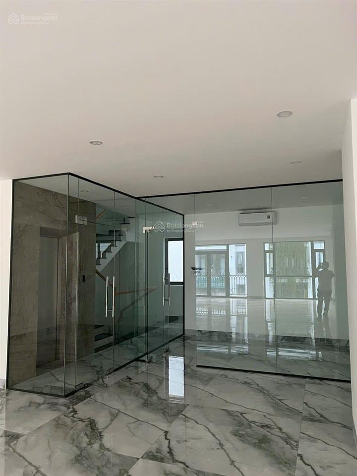 Văn phòng 7x21m vạn phúc city mới đẹp, sẵn vách kính, máy lạnh, hầm để xe. giá tốt chỉ 13tr/th