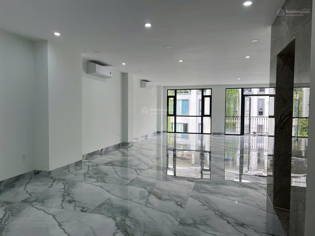 Văn phòng 7x21m vạn phúc city mới đẹp, sẵn vách kính, máy lạnh, hầm để xe. giá tốt chỉ 13tr/th