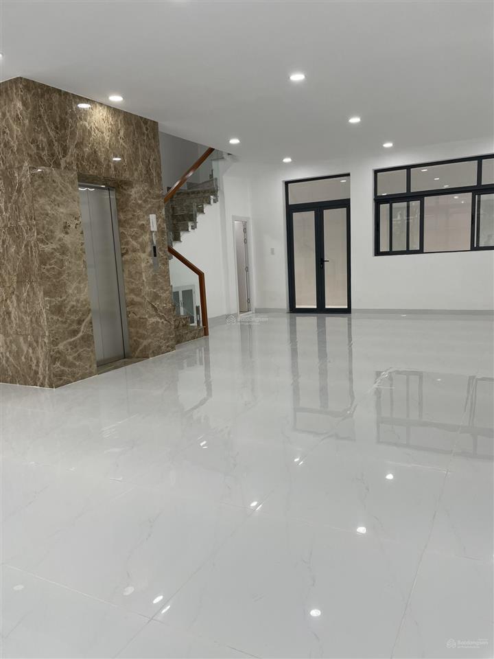 Nguyên căn trục chính nguyễn thị nhung đường rộng 35m dt 7x20m, 6 tầng, thang máy, máy lạnh giá tốt