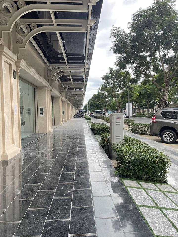 Nguyên căn trục chính nguyễn thị nhung đường rộng 35m dt 7x20m, 6 tầng, thang máy, máy lạnh giá tốt