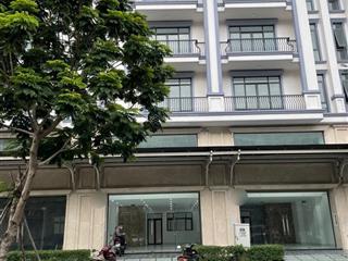 Nguyên căn trục chính nguyễn thị nhung đường rộng 35m dt 7x20m, 6 tầng, thang máy, máy lạnh giá tốt