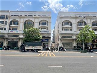 Nguyên căn trục chính đinh thị thi, đường 30m, dt 7x21m, 1 trệt 4 lầu, có thang máy, full máy lạnh.