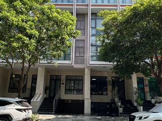 Nguyên căn dt(5x17m) 1 hầm 5 tầng vạn phúc city  có thang máy, full máy lạnh, vị trí đẹp giá tốt.