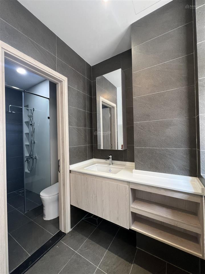 Nguyên căn dt(5x17m) 1 hầm 5 tầng vạn phúc city  có thang máy, full máy lạnh, vị trí đẹp giá tốt.