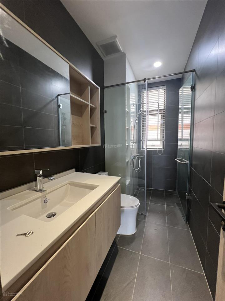 Nguyên căn dt(5x17m) 1 hầm 5 tầng vạn phúc city  có thang máy, full máy lạnh, vị trí đẹp giá tốt.