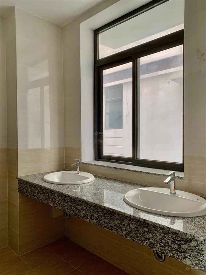 Nguyên căn nguyễn thị nhung có thang máy dt 140m2 6 tầng khu sầm uất bậc nhất khu, giá chỉ 65tr/th