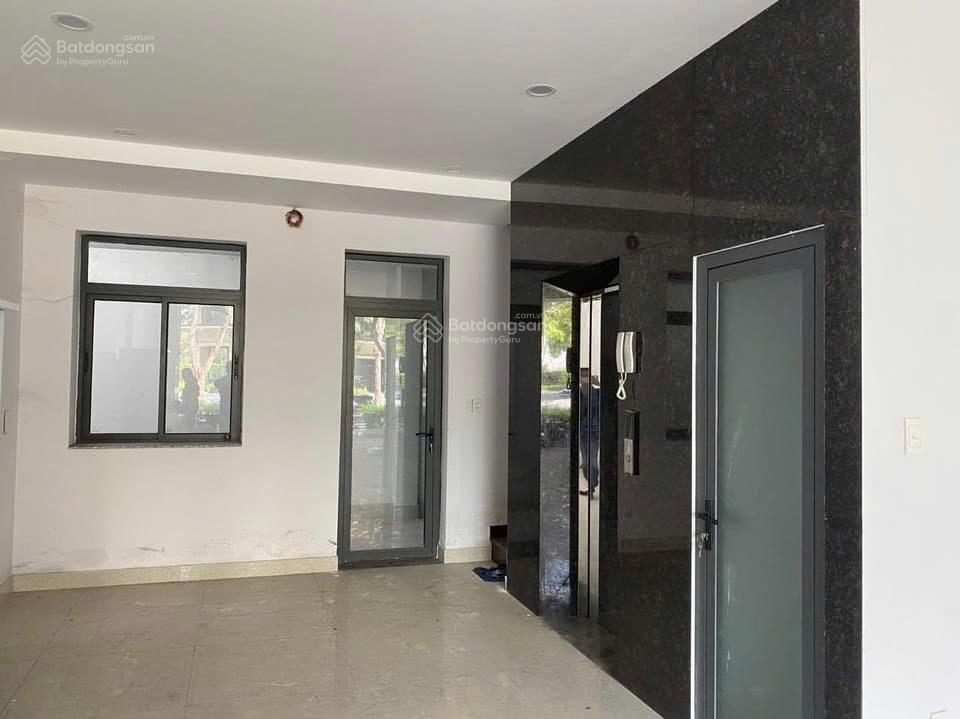 Nguyên căn nguyễn thị nhung có thang máy dt 140m2 6 tầng khu sầm uất bậc nhất khu, giá chỉ 65tr/th