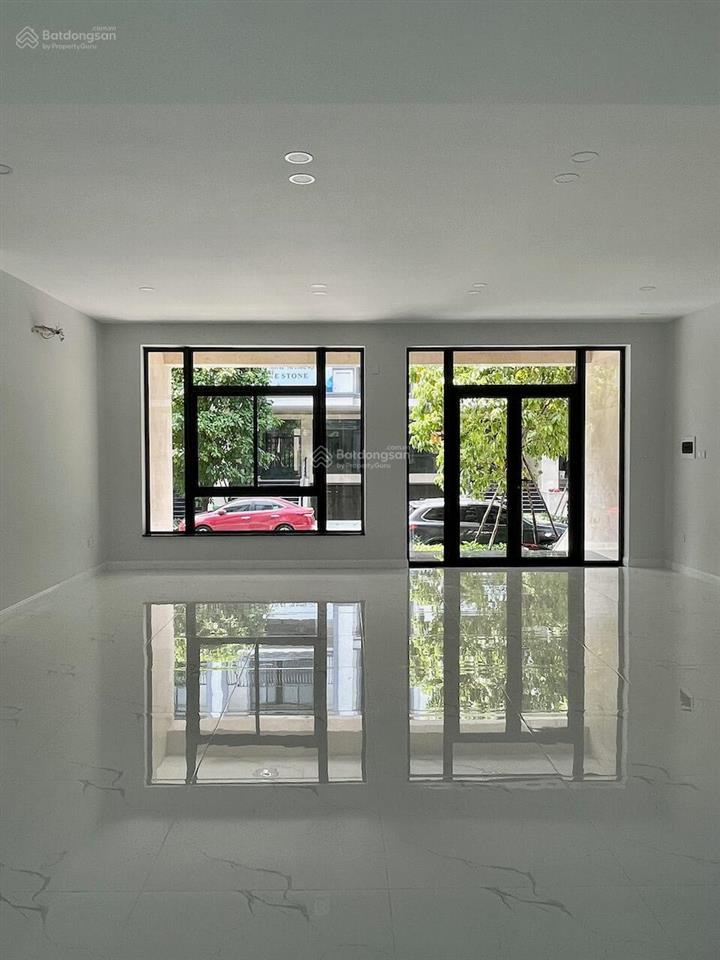 Tầng trệt làm văn phòng, showroom giá 16 triệu tại kđt vạn phúc, có thang máy, có máy lạnh, hầm xe