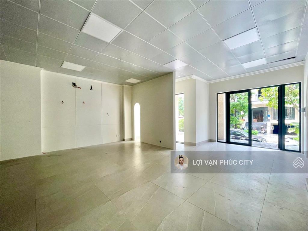 Tầng trệt làm văn phòng, showroom giá 16 triệu tại kđt vạn phúc, có thang máy, có máy lạnh, hầm xe