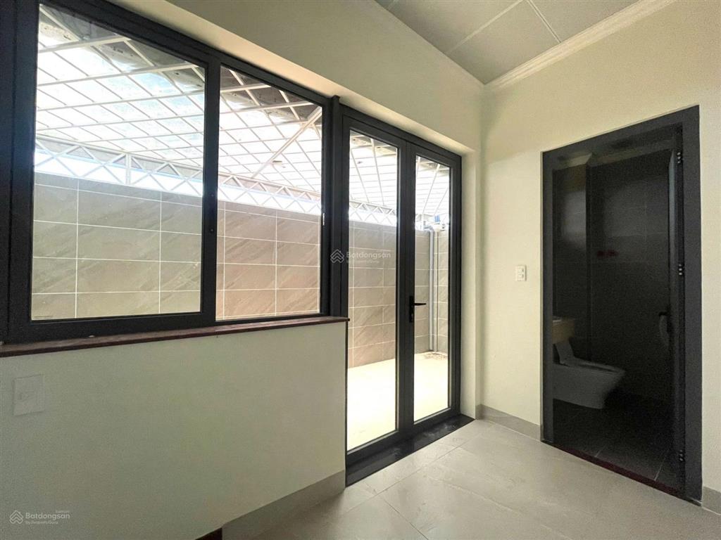 Tầng trệt làm văn phòng, showroom giá 16 triệu tại kđt vạn phúc, có thang máy, có máy lạnh, hầm xe
