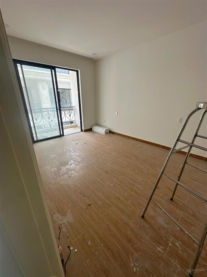 Tòa nhà mặt tiền đinh thị thi vạn phúc city (dt 7x22m) 1h+5t hoàn thiện văn phòng cao cấp, có pccc