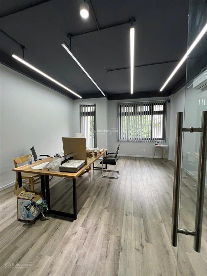 Nhà phố siêu đẹp thích hợp làm vp đại diện, có thang máy, máy lạnh, 1 hầm 3 tầng giá tốt